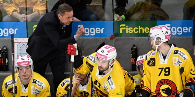 Trainer Jussi Tapola erhält beim SC Bern eine Verstärkung für die Defensive. SC Bern