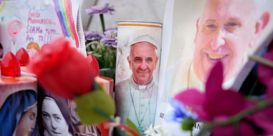 Papst im Gemelli-Spital in Rom