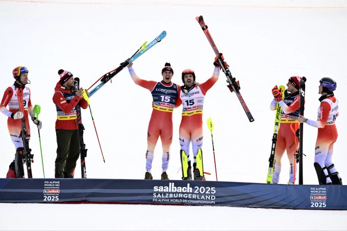 Loïc Meillard und Franjo von Allmen gewinnen in der Team-Kombi vor zwei weiteren Schweizer Duos WM-Gold. Ski-WM
