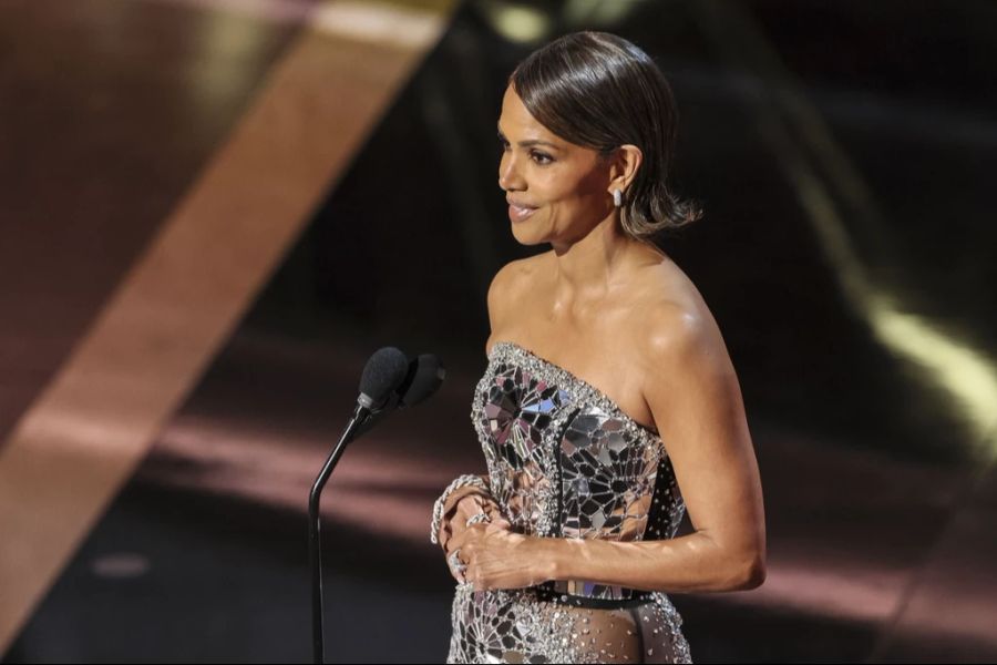 Halle Berry scheint die Kuss-Szene schon länger geplant zu haben.