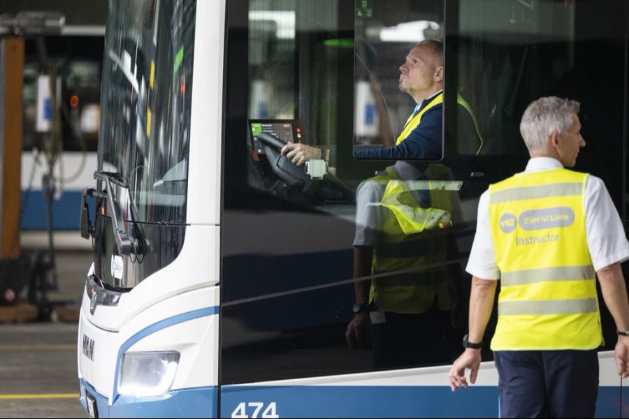 «Bis 2031 gehen rund 25 Prozent unserer Fahrdienst-Mitarbeitenden in die Pension», heisst er bei den Zürcher Verkehrsbetrieben (VBZ).