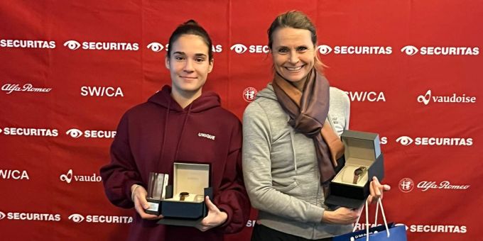 Lea Markovic (links) entscheidet das Aargauer Finale gegen Michelle Paroubek kampflos für sich. Lea Markovic Tennis
