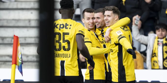 Die Spieler von YB jubeln in der Partie gegen Servette. yb