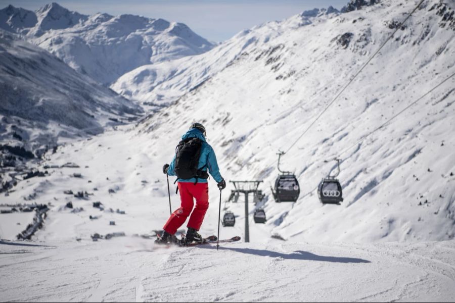 Im Skigebiet Andermatt Sidrun Disentis gibt es vor allem bei den Eintrittsportalen Kontrollmassnahmen.