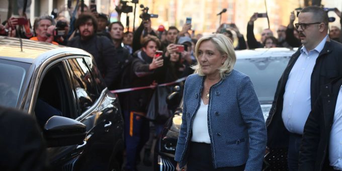 Marine Le Pen verliess am Montag das Gerichtsgeäbude noch vor der Verkündigung des Urteils. Marine Le Pen
