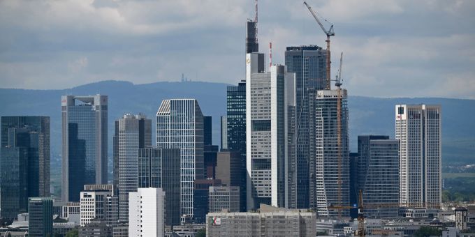 Nach der SNB-Leitzinssenkung zögern Banken mit Sparzins-Anpassungen. (Archivbild) Banken