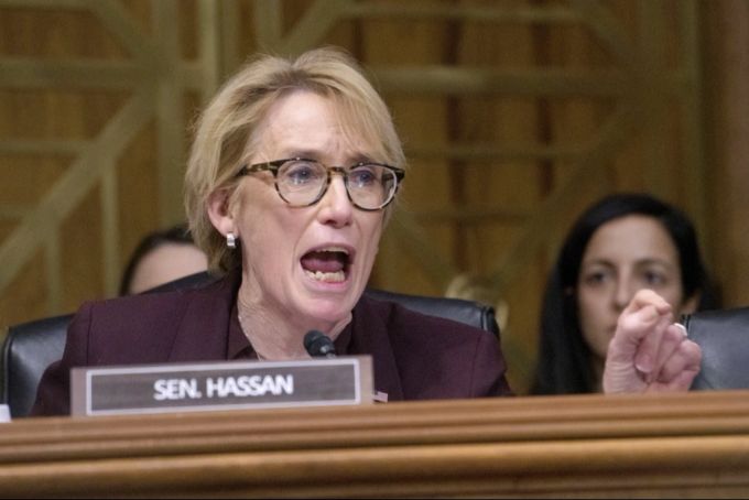 Senatorin Maggie Hassan stellte bei der Anhörung Falschaussagen von Robert F. Kennedy klar. Robert F. Kennedy Anhörung