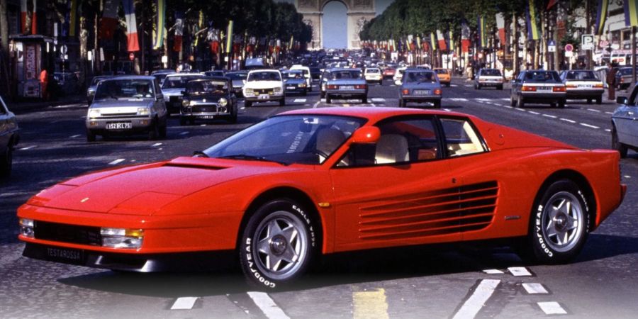 Der Ferrari Testarossa versprüht den Charme der 80er-Jahre.