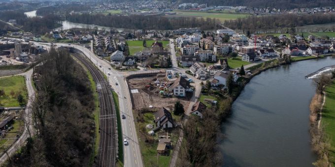Die Ausgrabungsstelle in Gebenstorf-Steinacher liegt direkt an der Limmat. Ausgrabungsstelle