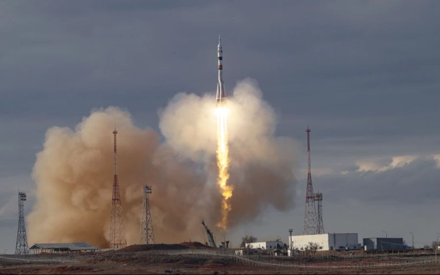 Eine Sojus-Rakete hebt von Kasachstan aus ab.