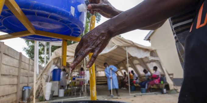Cholera wird unter anderem durch verunreinigtes Trinkwasser übertragen. (Archivbild) Cholera wird unter anderem durch verunreinigtes Trinkwasser übertragen. (Archivbild)