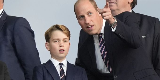 Prinz George mit Papa Prinz William. prinz george