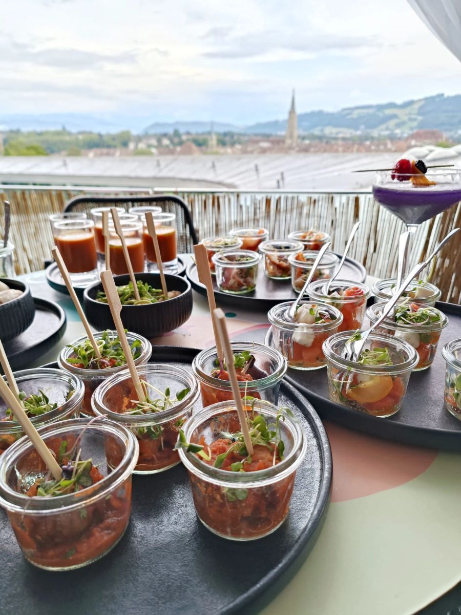 Mediterrane Köstlichkeiten vor unvergleichlicher Kulisse – das gibt es auf dem Rooftop Grill in Bern.