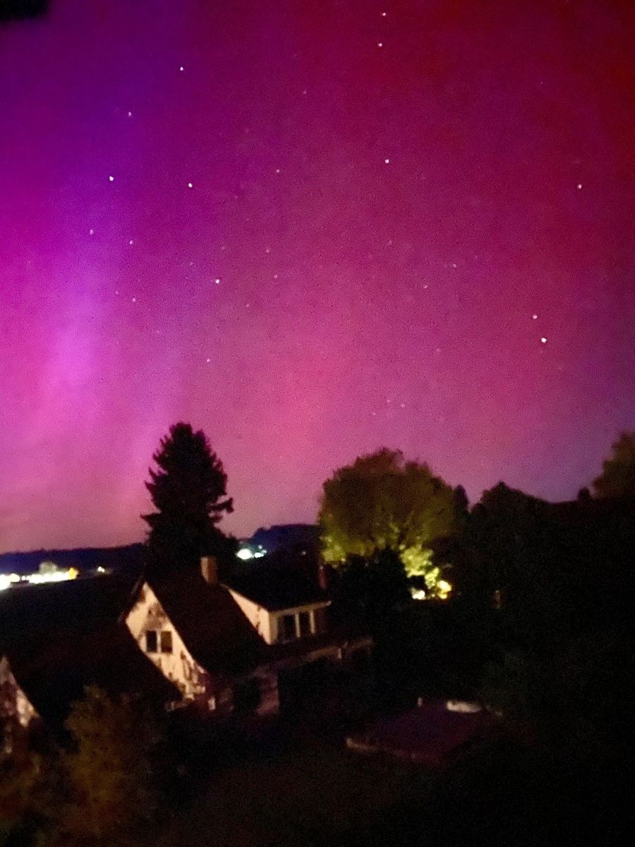 Die Polarlichter waren auch im Flachland zu sehen. Zum Beispiel hier in Schüpfen BE ...