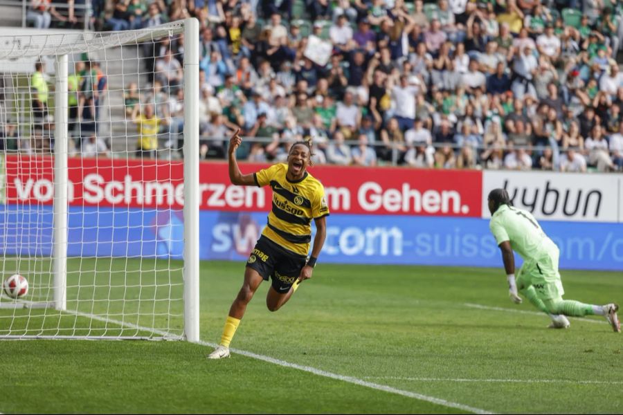 Joel Mvuka bejubelt einen Treffer gegen St. Gallen.