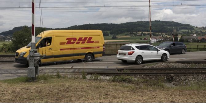 DHL