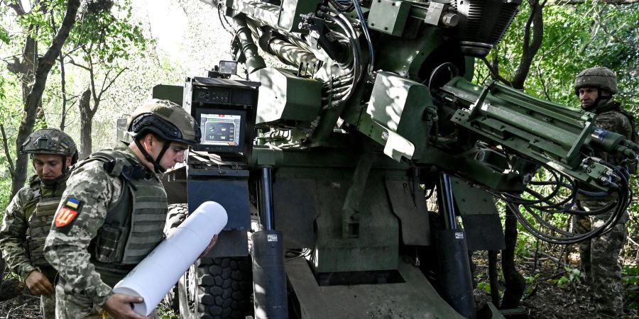 Ukrainische Truppen wehren russische Angriffe bei Pokrowsk ab. (Archivbild)