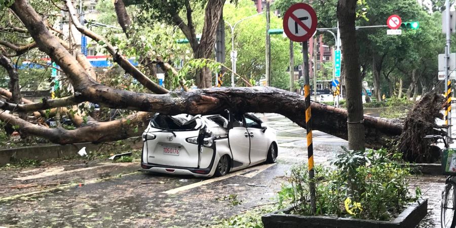 In Taiwan hat der Taifun «Kong-rey» für Verwüstung gesorgt.