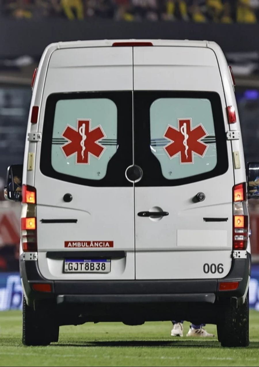 Die Sanitäter konnten zwar einen Puls fühlen, einen Herzschlag aber wurde nicht mehr festgestellt. (Symbolbild)