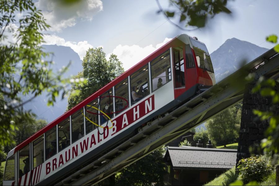 Nun fordert der Verwaltungsrat der Sportbahnen, dass auch die Standseilbahn sowie Hotels und Ferienwohnungsbesitzer mitzahlen sollen.