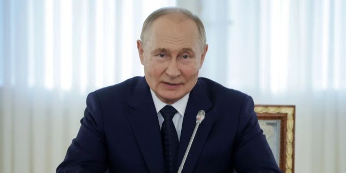 Trotz wiederholter Ankündigungen von Bundeskanzler Olaf Scholz erkennt der Kreml bislang keine Zeichen aus Berlin für ein Telefonat mit Wladimir Putin. (Archivbild) Kreml-Chef Wladimir Putin