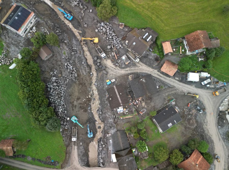 An vielen Orten sind Sandbagger im Einsatz.