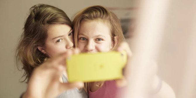 Kinder Selfie