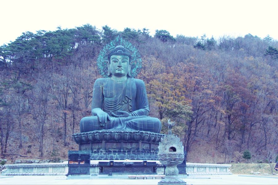 Seoraksan-Nationalpark mit Sinheungsa-Tempel, Südkorea.