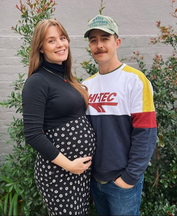 Dominique Rinderknecht zeigt ihren wachsenden Babybauch. Dominique Rinderknecht