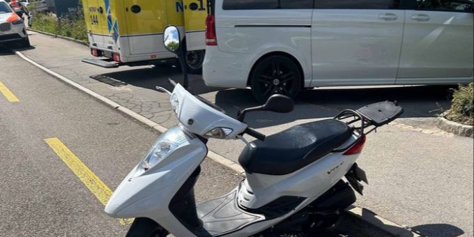 In Herisau ist eine Rollerfahrer verunfallt. Selbstunfall Herisau