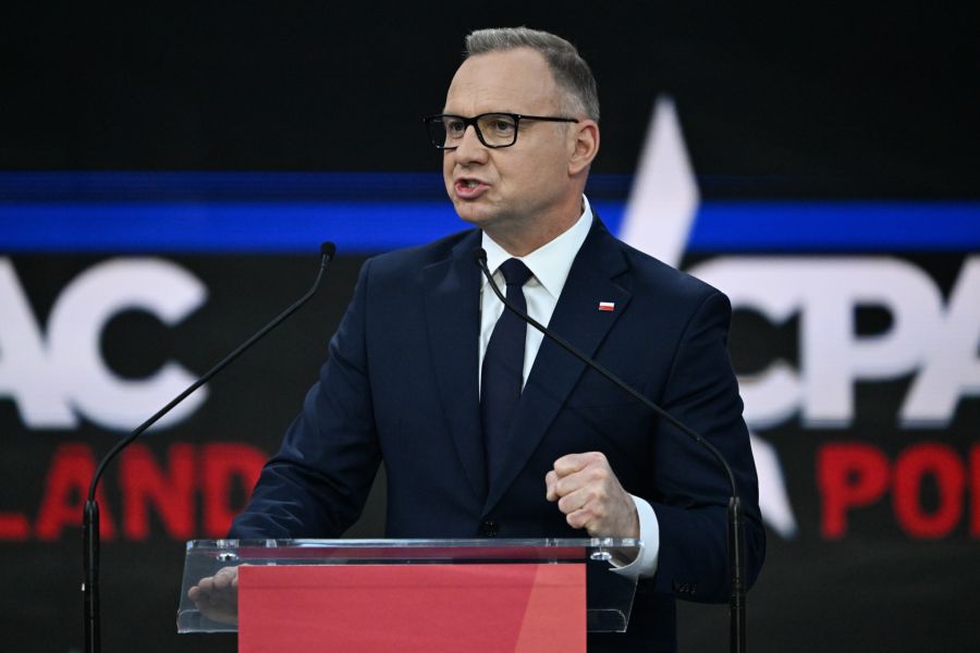 Der als EU-Skeptiker geltende Parteilose tritt die Nachfolge von PiS-Mann Andrzej Duda an.