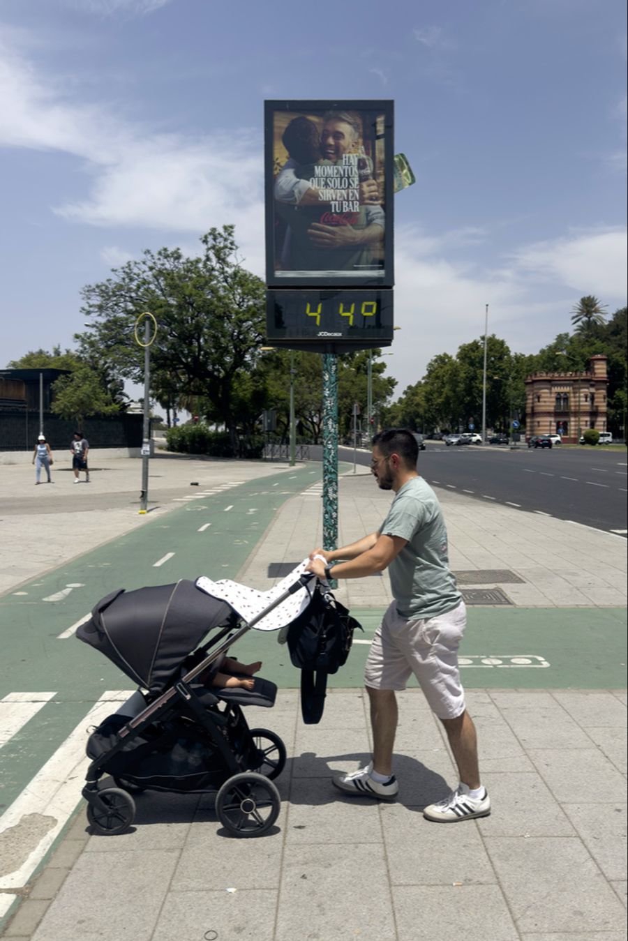 In Spanien wurden am Samstag bereits 44 Grad gemessen - in den nächsten Tagen soll es im Süden des Landes sogar bis zu 47 Grad warm werden.