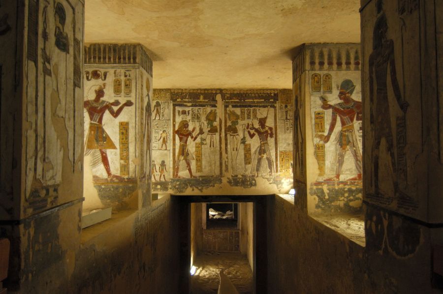 Zurück an Land können Sie das Tal der Könige in Luxor bestaunen – die letzte Ruhestätte der mächtigen Pharaonen Ägyptens.
