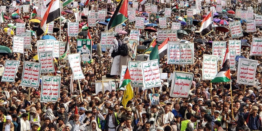 Huthi-Anhänger protest