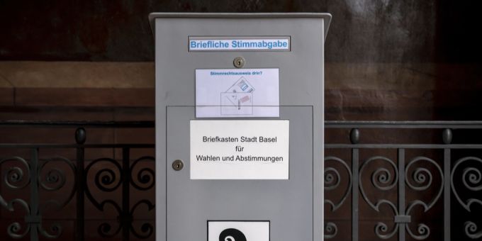 Ein Briefkasten für Wahlen und Abstimmungen in Basel. (Archivbild) Briefkasten