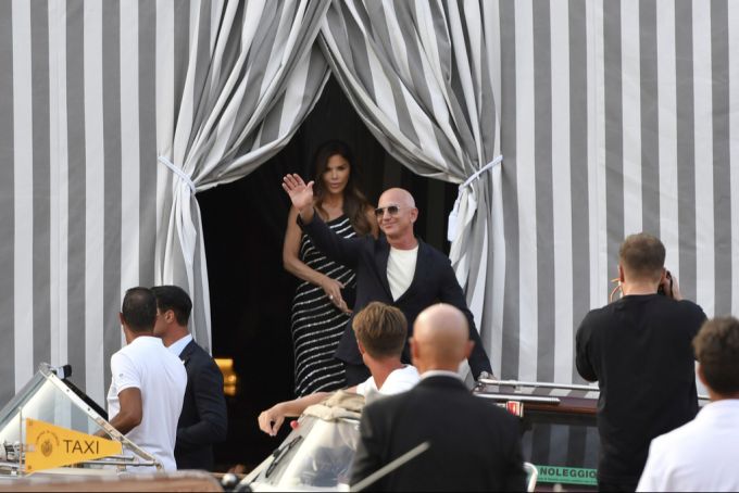 Bereit für die Hochzeit: Jeff Bezos und Lauren Sánchez in Venedig. jeff bezos lauren sanchez