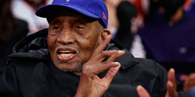 Die NBA trauert um Dick Barnett (†88). NBA