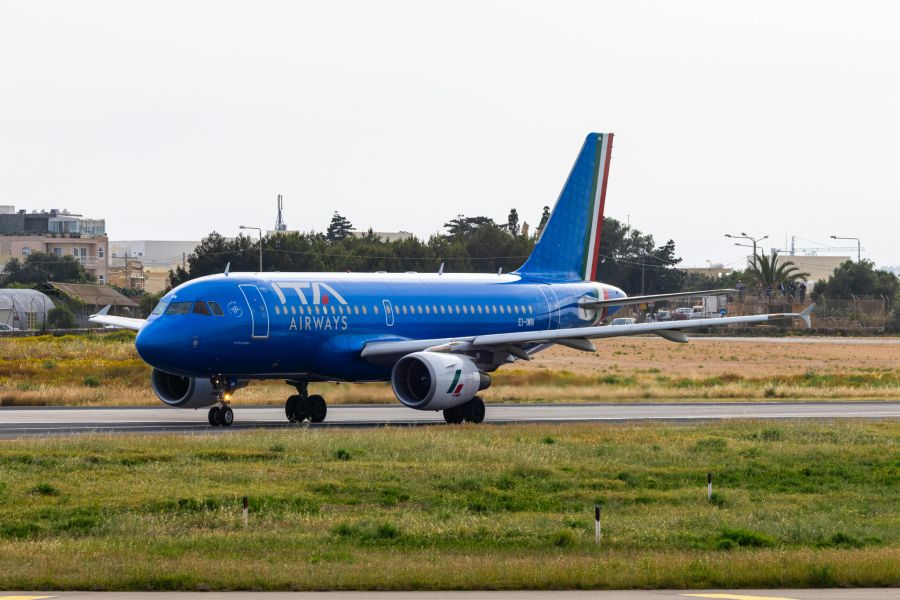 Die italienische Fluggesellschaft ITA Airways prüft derzeit die Umsetzung der Bestimmung.