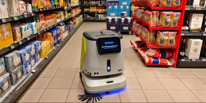 Ab kommendem Herbst kurvt dieser Putzroboter durch 200 Denner-Filialen. Denner