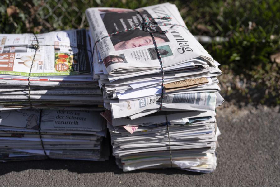 In der Schweiz herrschen viele «Recyclingregeln» – Papier muss gebündelt werden.