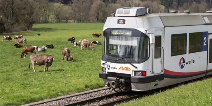 In einem Zug der Wynental- und Suhrentalbahn kam es zu einem grusigen Vorfall: Ein Mann verrichtete sein Geschäft auf dem Sitz des Zuges. (Symbolbild) Wynental- und Suhrentalbahn