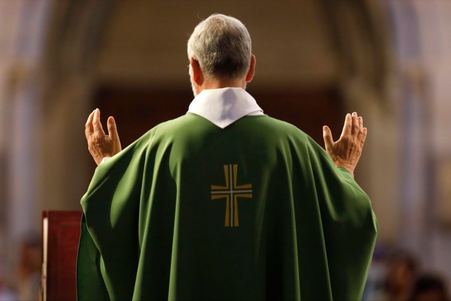 Der Priester wollte das Paar segnen - und brach dann ab. (Symbolbild)