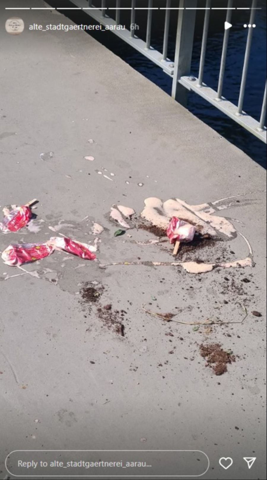 Sogar Glaces fand man auf der Strasse.