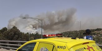 Feuerwehr im Einsatz - Schwere Waldbrände wüten bei Jerusalem