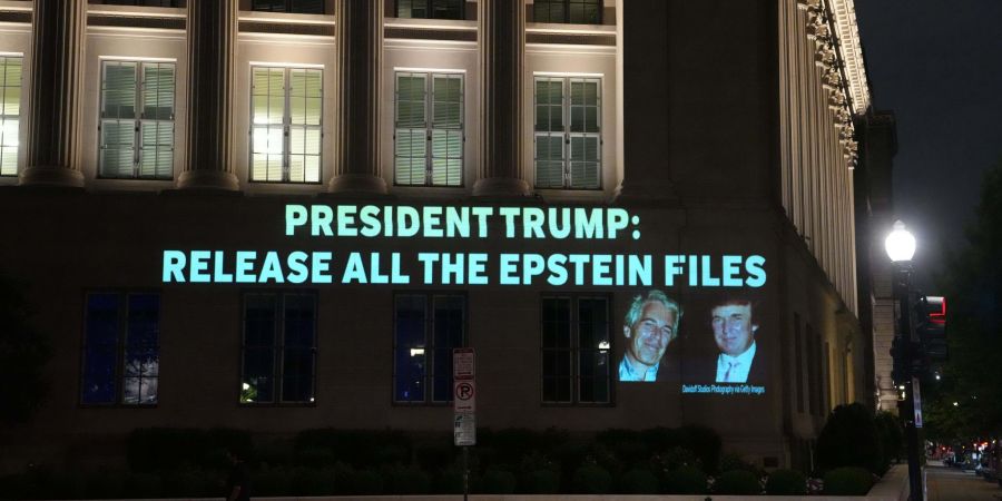 Kritiker - auch aus den eigenen Reihen - fordern von Trump, die Epstein-Akten offenzulegen. (Archivbild)
