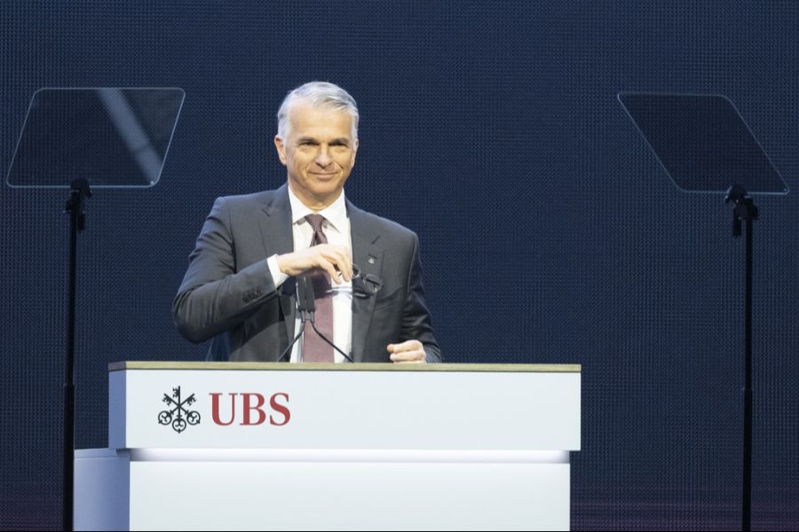 Die Juso betreibt UBS-Chef Sergio Ermotti um 75 Millionen Franken.
