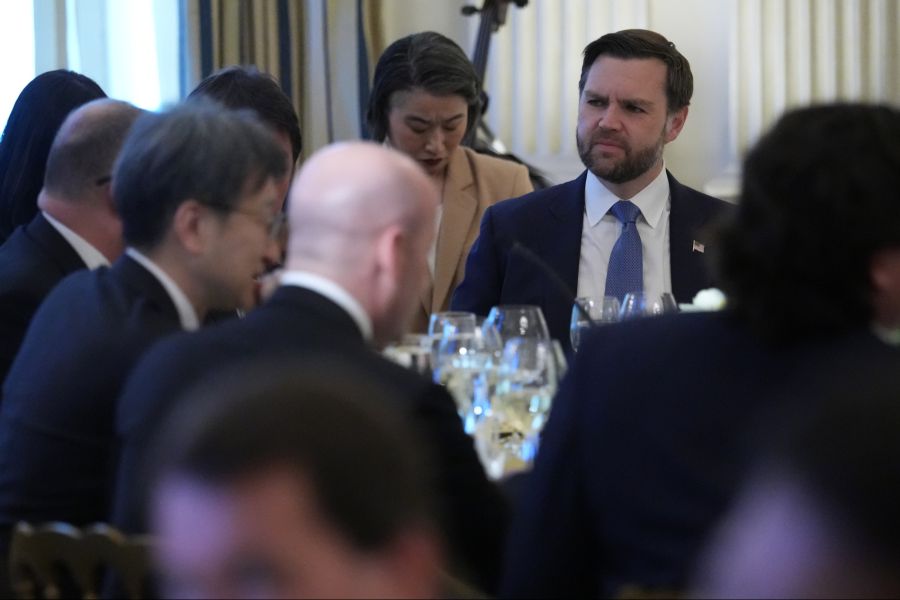 Die innenpolitische Begründung beruht auf der Beliebtheit von Vance bei Trump.