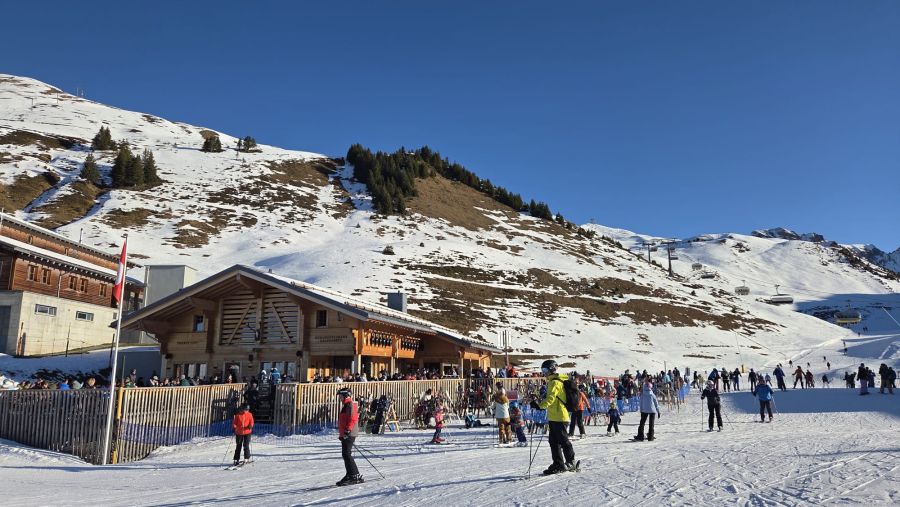 Auch das Skigebiet Meiringen-Hasliberg gehört zum Magic Pass. Hier ein Bild vom 27. Dezember. In der Altjahrswoche herrscht auf den Schweizer Pisten Hochbetrieb.
