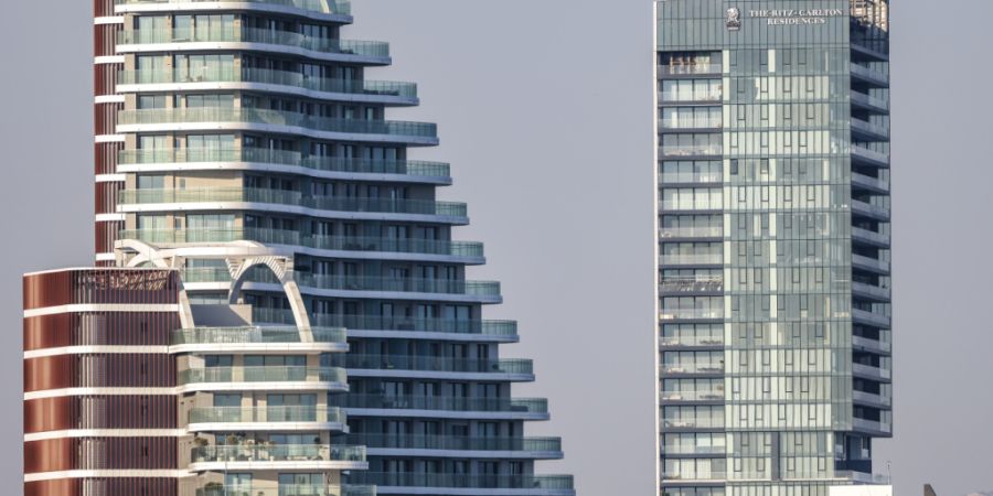 ARCHIV - Hotelgebäude an der Südküste Zyperns. Nach dem Einsturz eines Wohnhauses suchen Retter in den Trümmern - ein Mensch ist tot. Foto: Christoph Reichwein/dpa