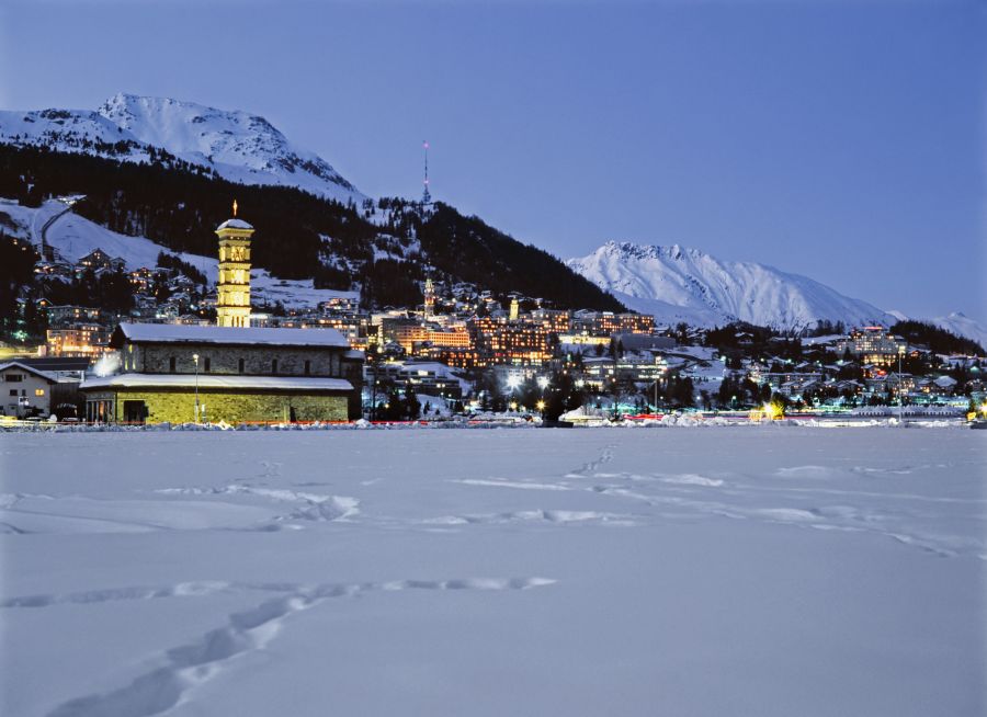 In der noblen Engadiner Gemeinde hat Steven eine Suite in einem Luxushotel gebucht.